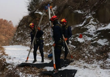 坑口有杂物时要先清理杂物再搭建草莓视频污免费下载